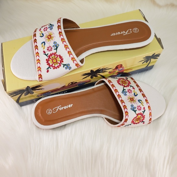 HOST PICK! NIB FOREVER FLORAL SANDALS SIZE 8.5 - Picture 3 of 6